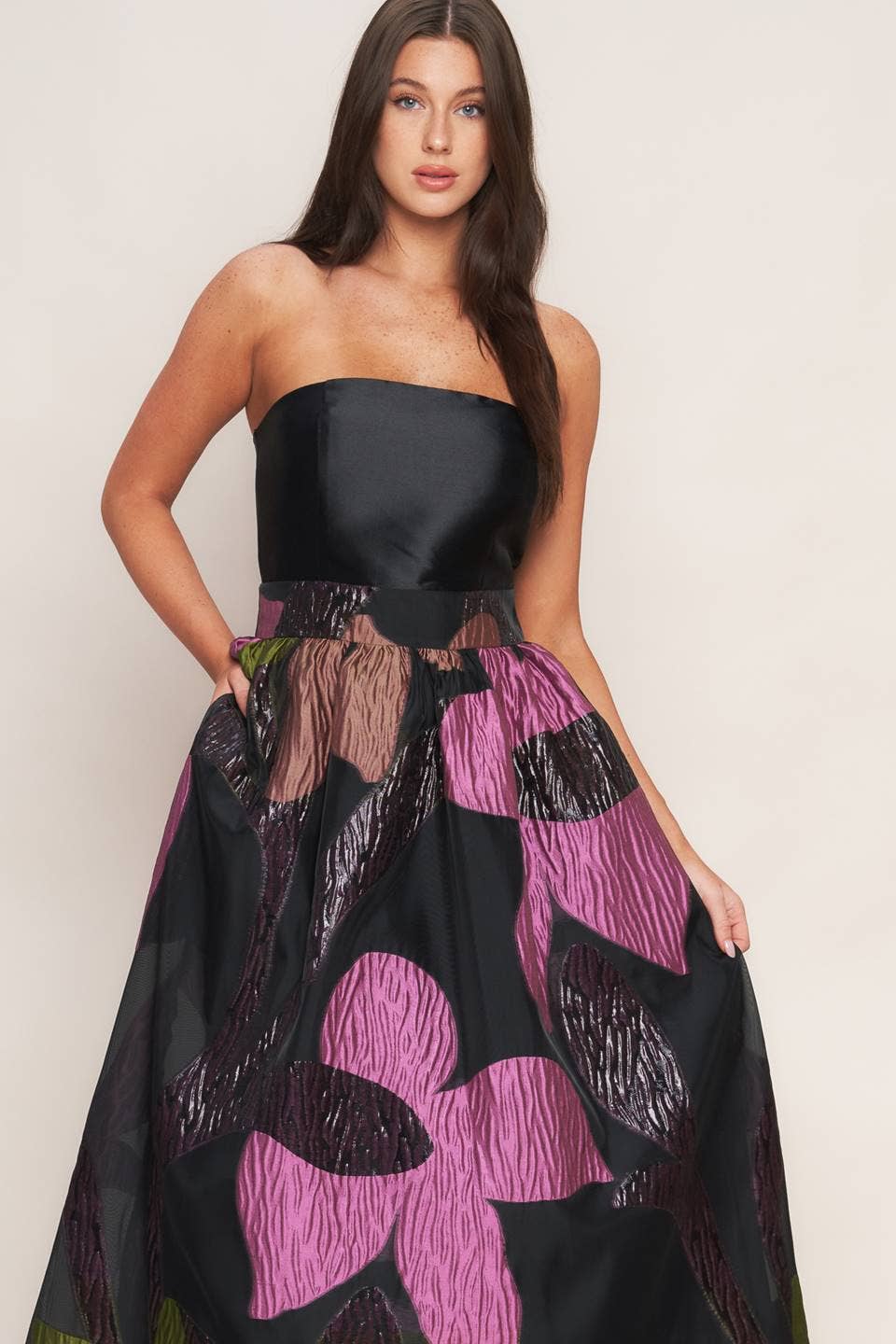 A solid and printed woven midi dress - ID23143